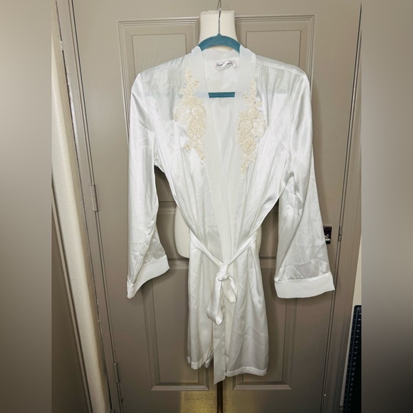 Linea Donatella Other - Linea Donatella White Satin Robe with Cream Floral Embroidery